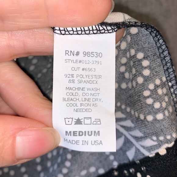 *WOMEN’S medium creative design works top - Picture 3 of 5